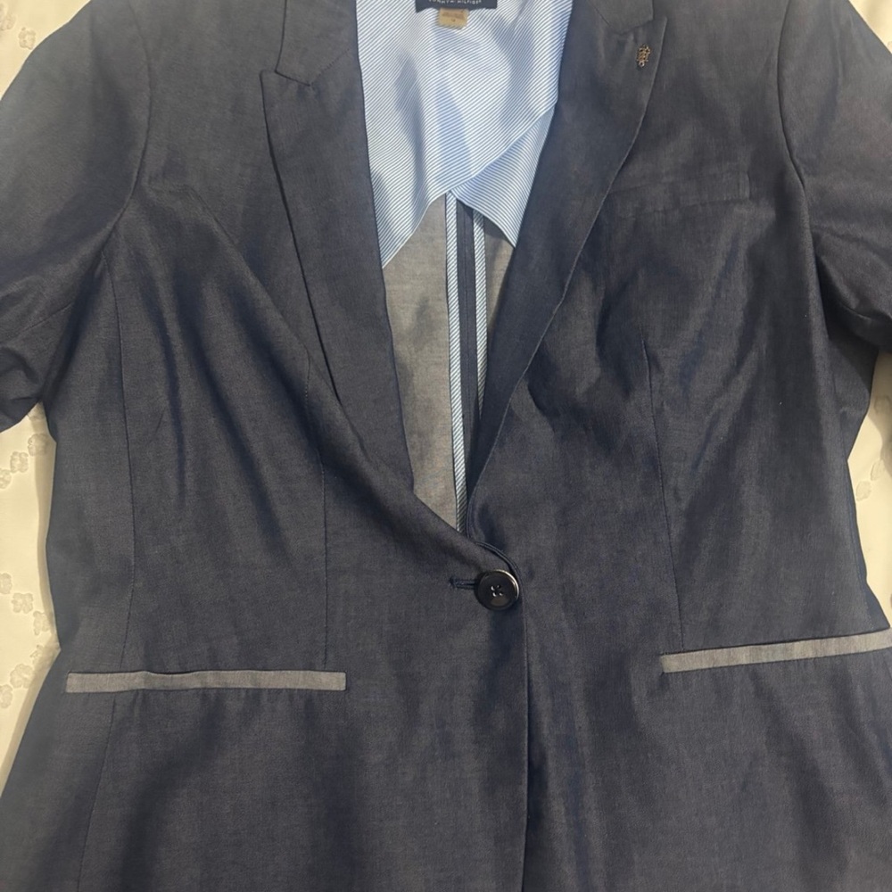 Tommy Hilfiger Blue Blazer with Light Accents